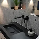 Daire Luxusapartment Mit Badewanne Und Parkplatz Graz